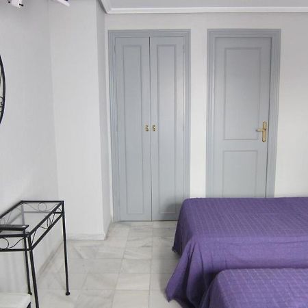 Hostal Alicia Сан-Педро-де-Алькантара Экстерьер фото