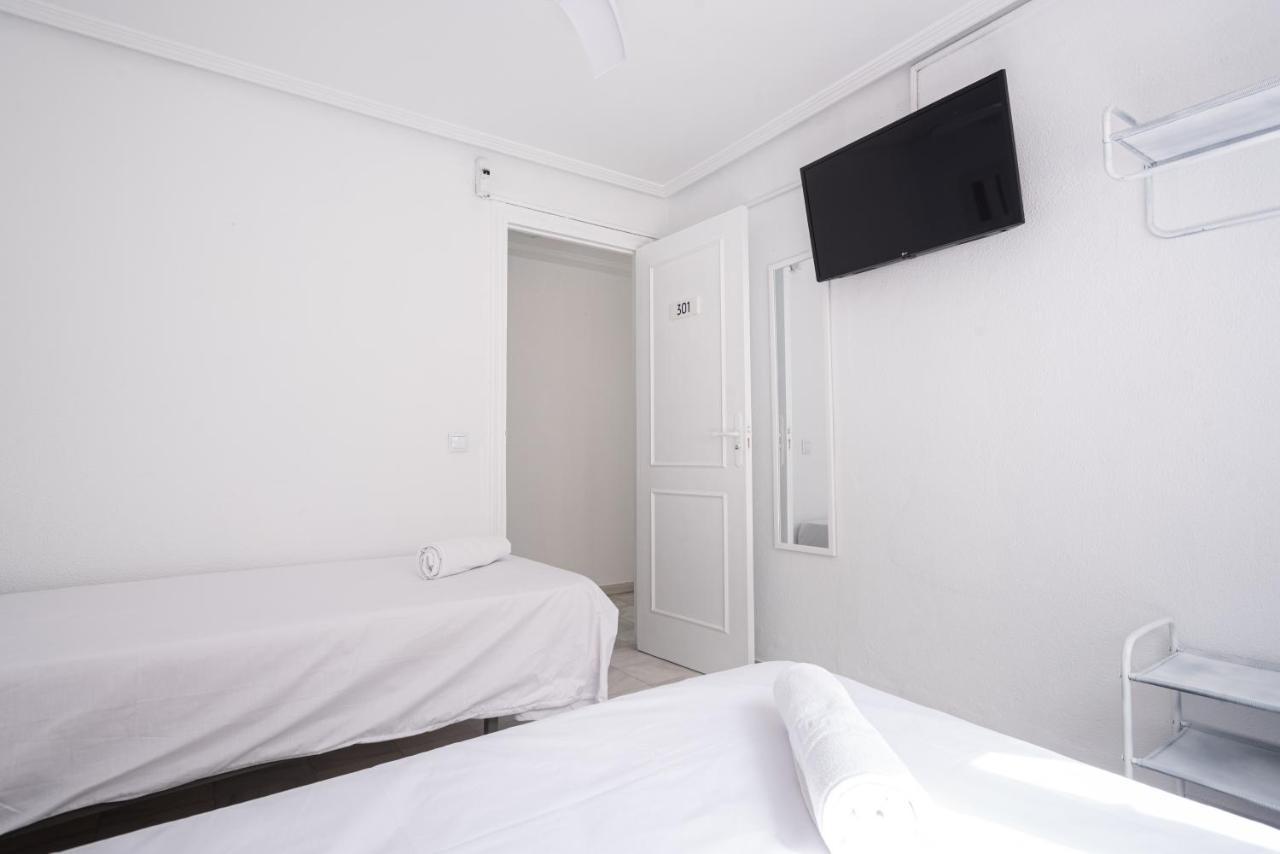 Hostal Alicia Сан-Педро-де-Алькантара Экстерьер фото