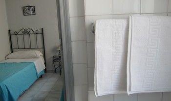 Hostal Alicia Сан-Педро-де-Алькантара Экстерьер фото
