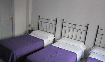 Hostal Alicia Сан-Педро-де-Алькантара Экстерьер фото