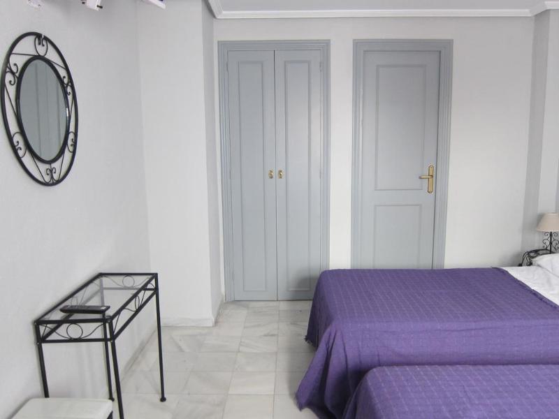 Hostal Alicia Сан-Педро-де-Алькантара Экстерьер фото